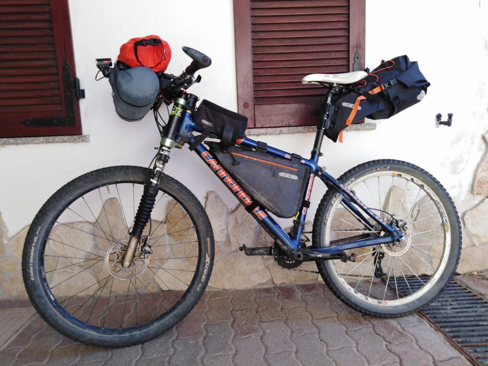 Capienza 46 litri - Allestimento in Bikepacking con borsa da telaio
